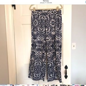 Jude Connally blue and white pants that travel wel